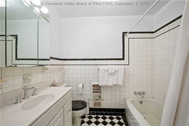1 Barnes Place, Charleston, WV 25314