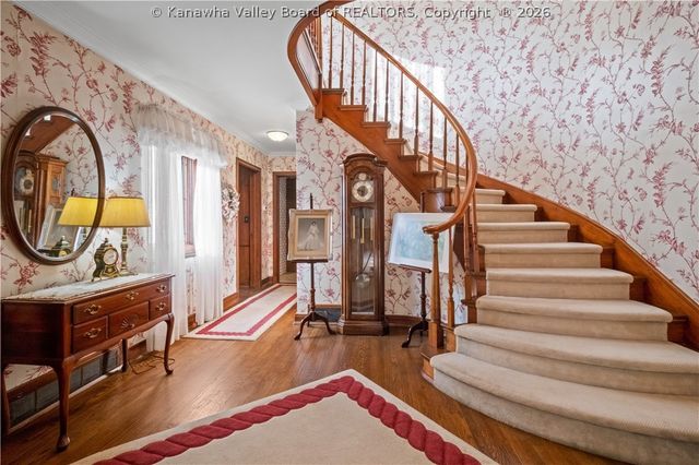 1 Barnes Place, Charleston, WV 25314
