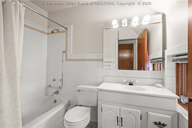 1 Barnes Place, Charleston, WV 25314
