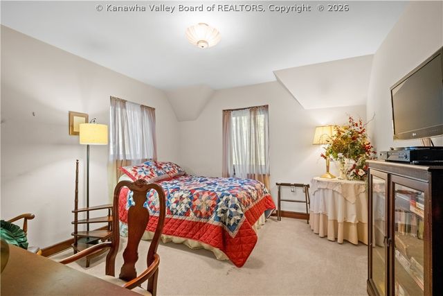 1 Barnes Place, Charleston, WV 25314