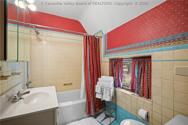 1 Barnes Place, Charleston, WV 25314