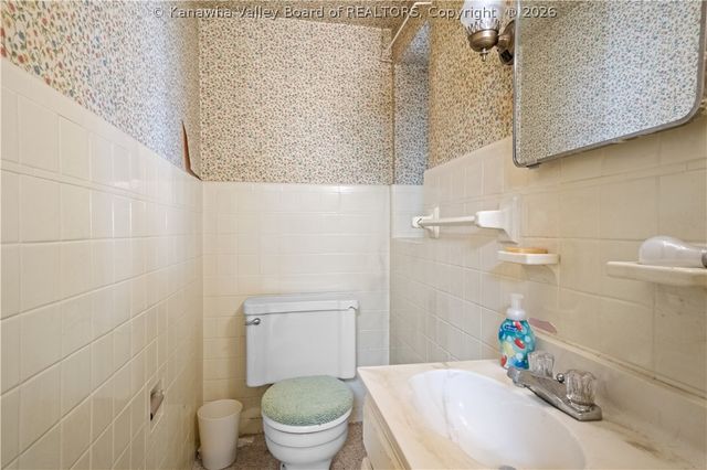 1 Barnes Place, Charleston, WV 25314