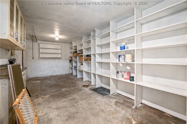 1 Barnes Place, Charleston, WV 25314