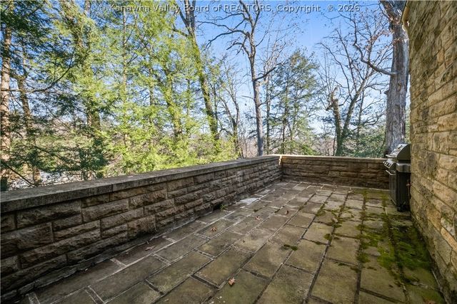 1 Barnes Place, Charleston, WV 25314