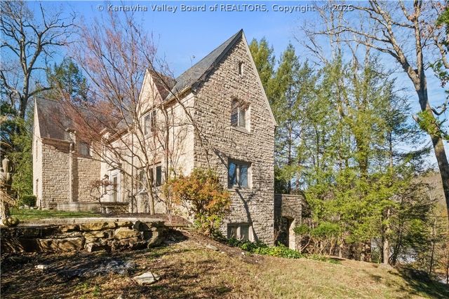 1 Barnes Place, Charleston, WV 25314