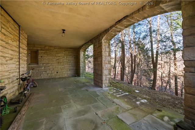 1 Barnes Place, Charleston, WV 25314