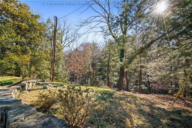 1 Barnes Place, Charleston, WV 25314