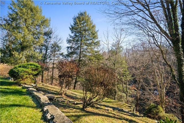 1 Barnes Place, Charleston, WV 25314