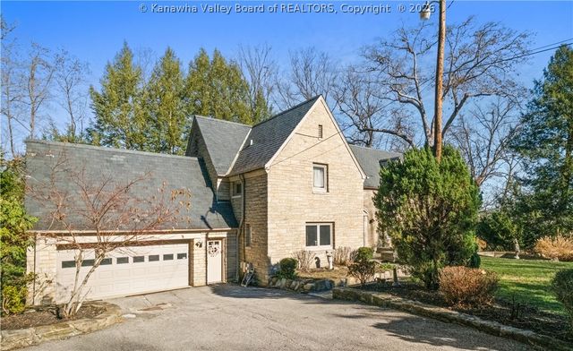 1 Barnes Place, Charleston, WV 25314