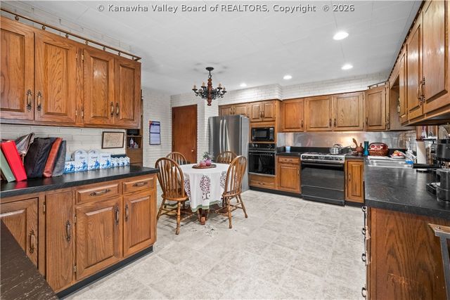 1 Barnes Place, Charleston, WV 25314