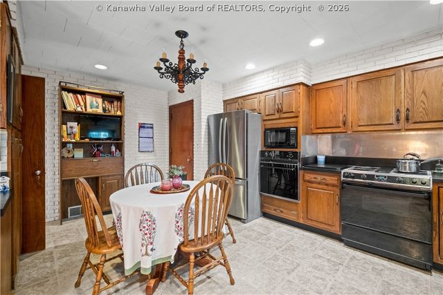 1 Barnes Place, Charleston, WV 25314