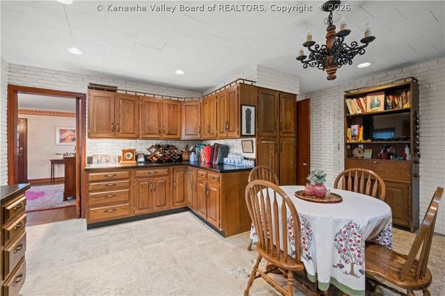 1 Barnes Place, Charleston, WV 25314