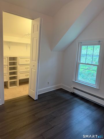 32 Chestnut Hill Road, Newtown, CT 06482