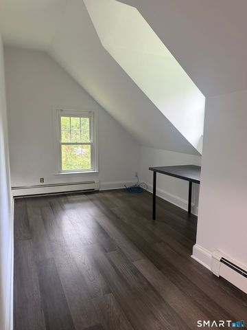 32 Chestnut Hill Road, Newtown, CT 06482