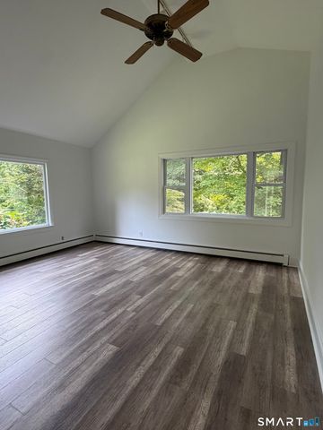 32 Chestnut Hill Road, Newtown, CT 06482