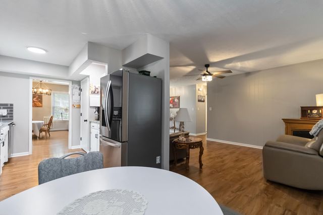 826 Kingsway Drive, Versailles, KY 40383