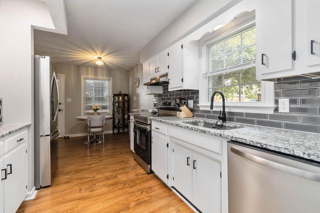 826 Kingsway Drive, Versailles, KY 40383