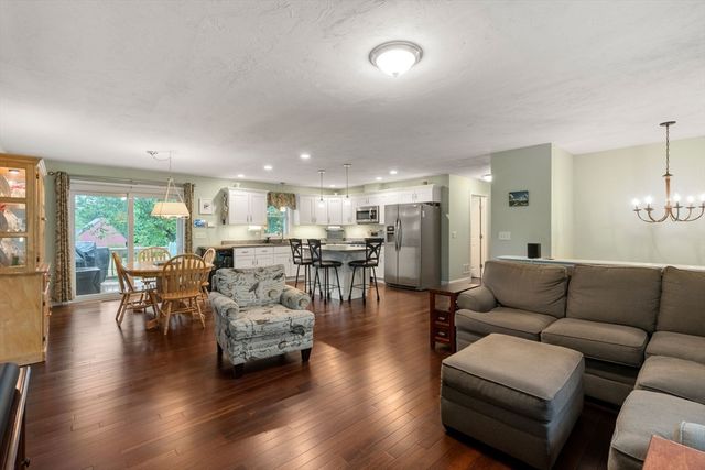 101 Prospect Hill St, Taunton, MA 02780