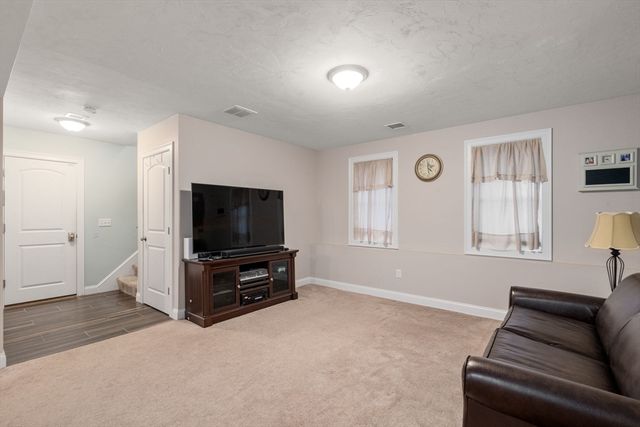 101 Prospect Hill St, Taunton, MA 02780