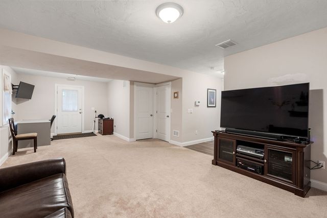101 Prospect Hill St, Taunton, MA 02780