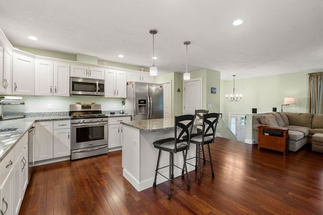 101 Prospect Hill St, Taunton, MA 02780