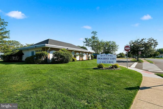 205 BONAIRE DR, Toms River, NJ 08757