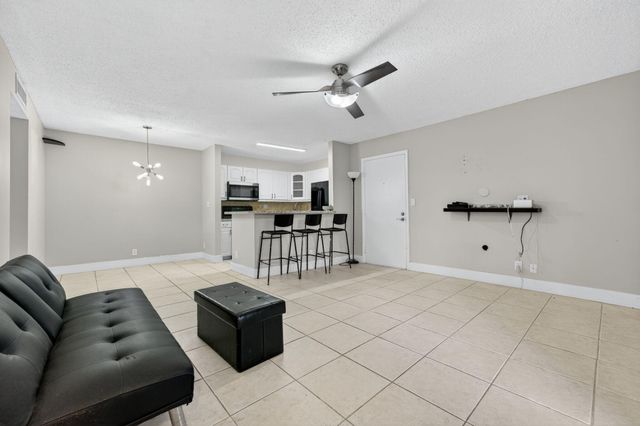 9441 W MCNAB Road 111, Tamarac, FL 33321