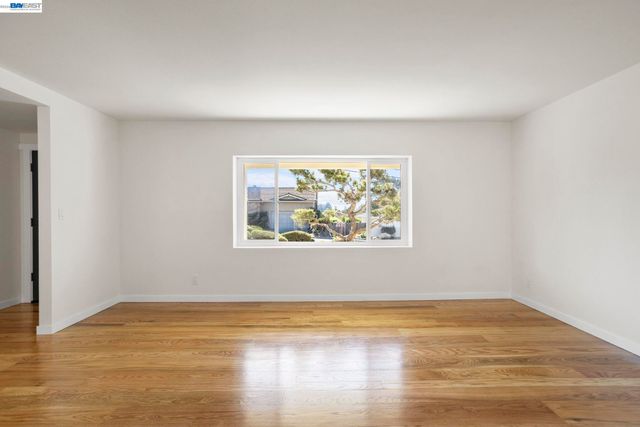 2526 Oakes Dr, Hayward, CA 94542