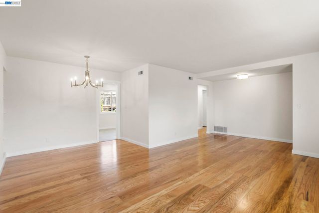 2526 Oakes Dr, Hayward, CA 94542