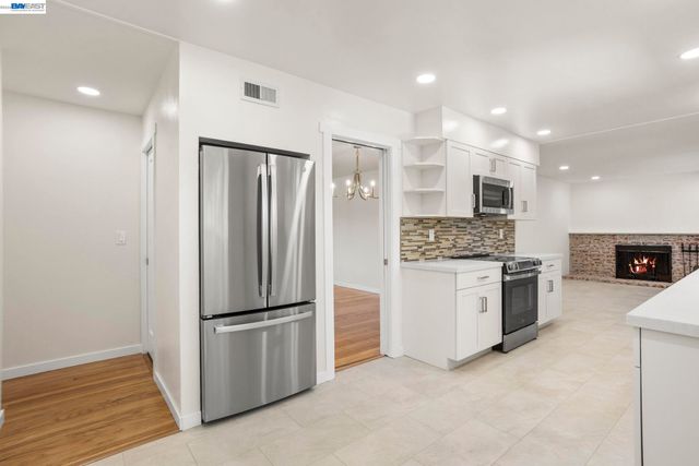 2526 Oakes Dr, Hayward, CA 94542