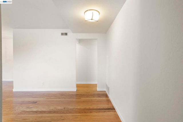 2526 Oakes Dr, Hayward, CA 94542