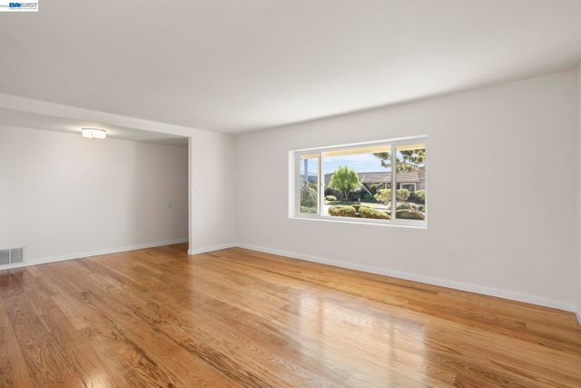 2526 Oakes Dr, Hayward, CA 94542