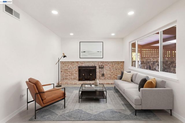 2526 Oakes Dr, Hayward, CA 94542