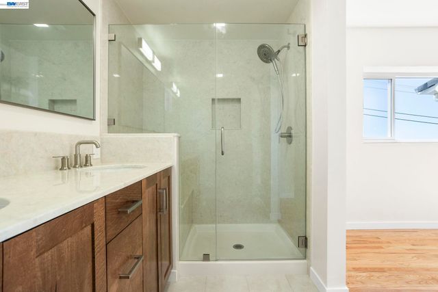 2526 Oakes Dr, Hayward, CA 94542