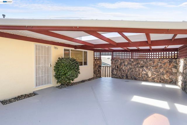 2526 Oakes Dr, Hayward, CA 94542