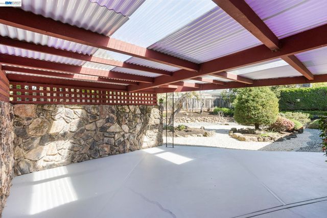 2526 Oakes Dr, Hayward, CA 94542