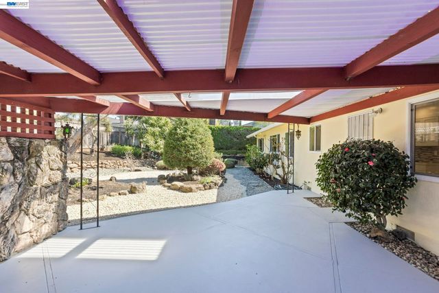 2526 Oakes Dr, Hayward, CA 94542