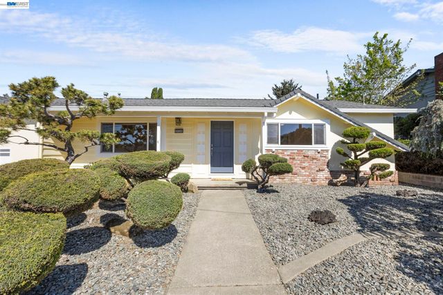 2526 Oakes Dr, Hayward, CA 94542