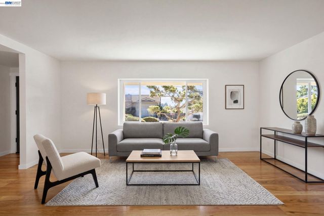 2526 Oakes Dr, Hayward, CA 94542