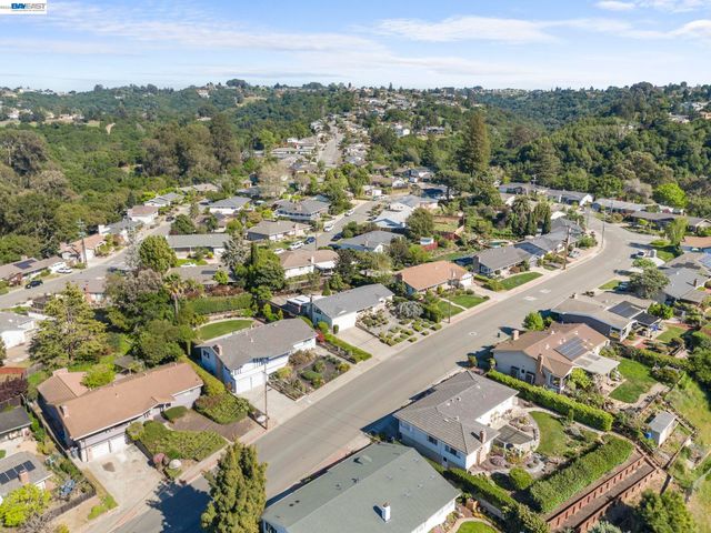 2526 Oakes Dr, Hayward, CA 94542