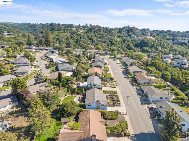 2526 Oakes Dr, Hayward, CA 94542