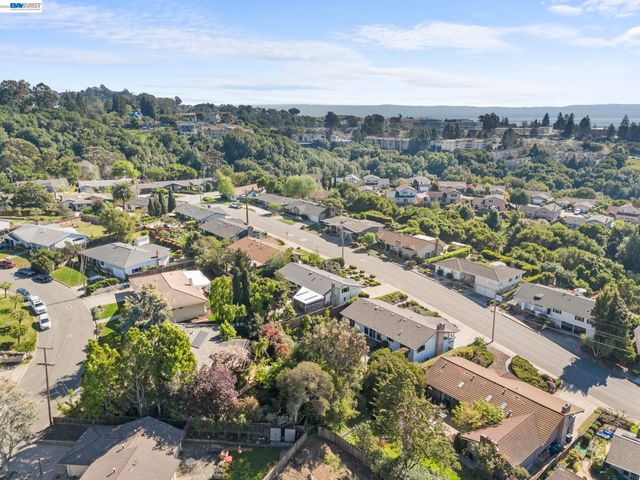 2526 Oakes Dr, Hayward, CA 94542