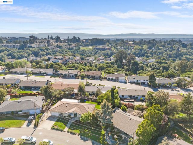 2526 Oakes Dr, Hayward, CA 94542