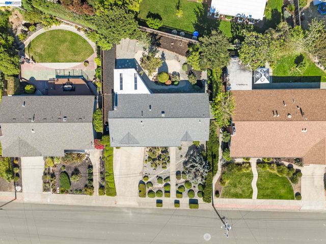 2526 Oakes Dr, Hayward, CA 94542