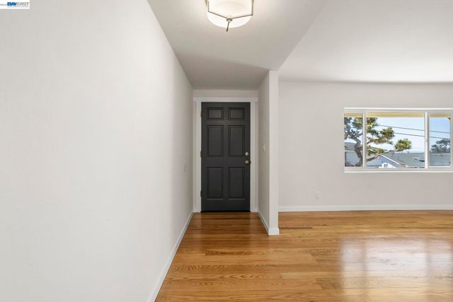 2526 Oakes Dr, Hayward, CA 94542