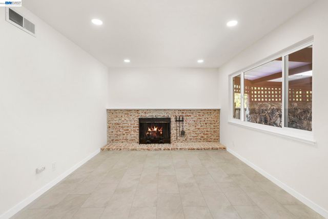 2526 Oakes Dr, Hayward, CA 94542