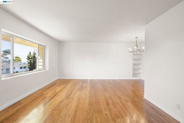 2526 Oakes Dr, Hayward, CA 94542