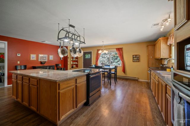 449 SE Sunrise Dr, Mountain Home, ID 83647