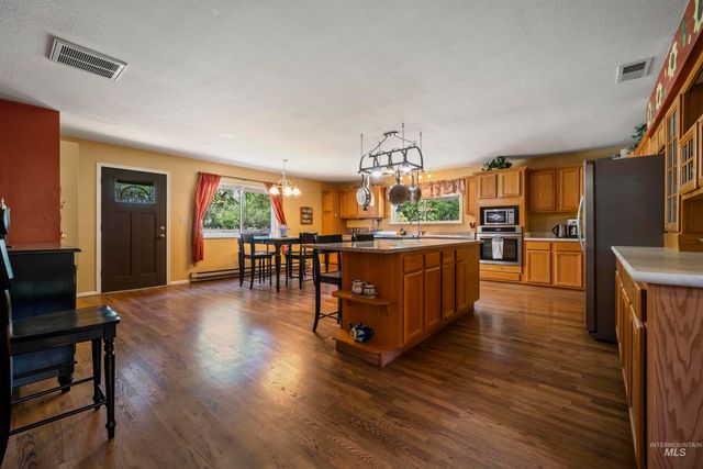 449 SE Sunrise Dr, Mountain Home, ID 83647