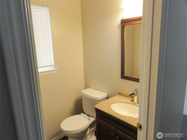 34231 31st Avenue SW, Federal Way, WA 98023